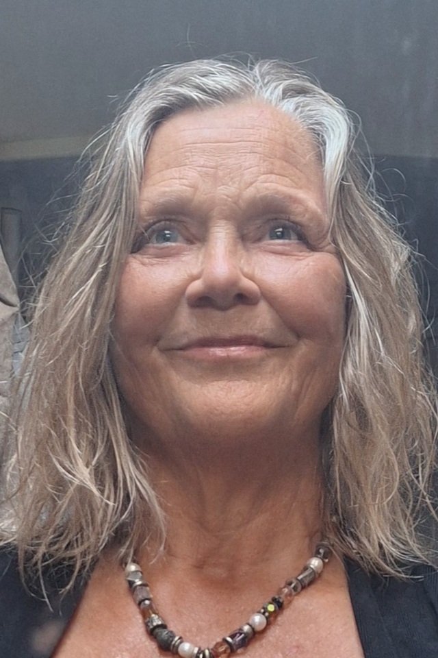 LYNDA LEE WEB DESIGNER LYNDA LEE WEB DESIGNER NEW ZEALAND & UK